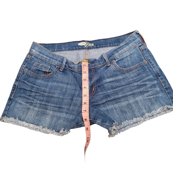 Old Navy Diva Cutoff Jean Shorts | Mid-Rise | Blue Wash Denim | Denim Shorts | 4 - Picture 9 of 11